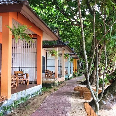 Paradise Beachfront Bungalows Koh Kradan Bagian luar foto