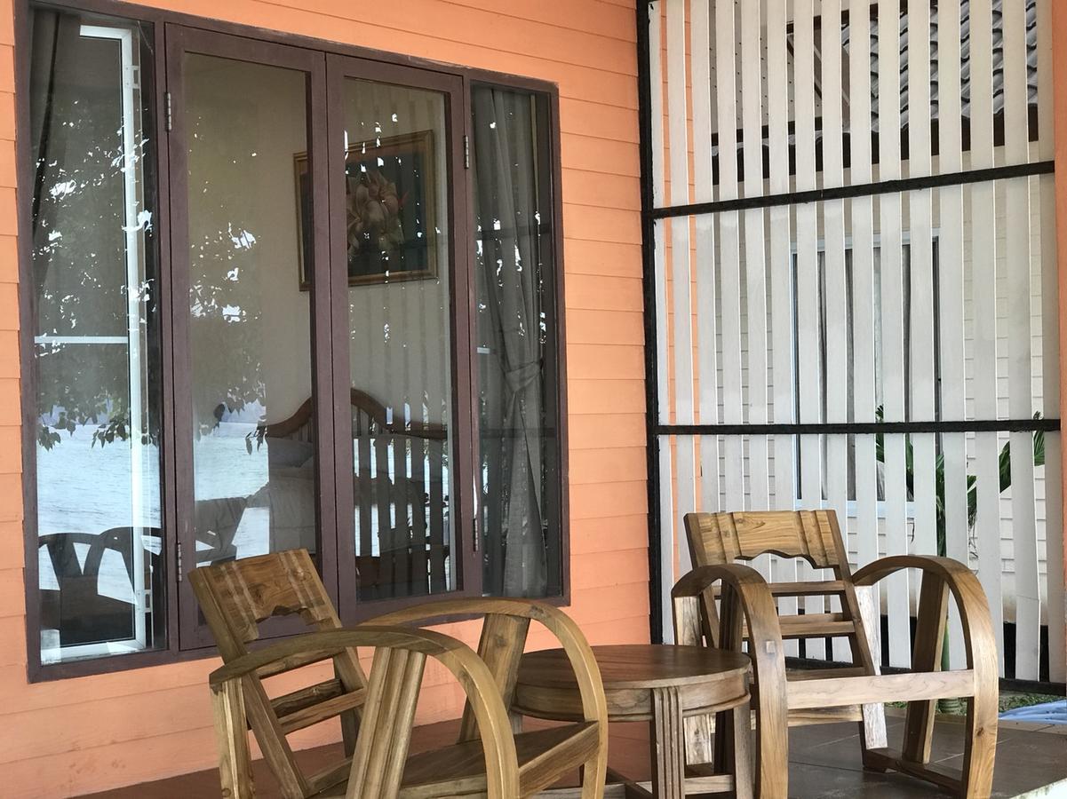 Paradise Beachfront Bungalows Koh Kradan Bagian luar foto