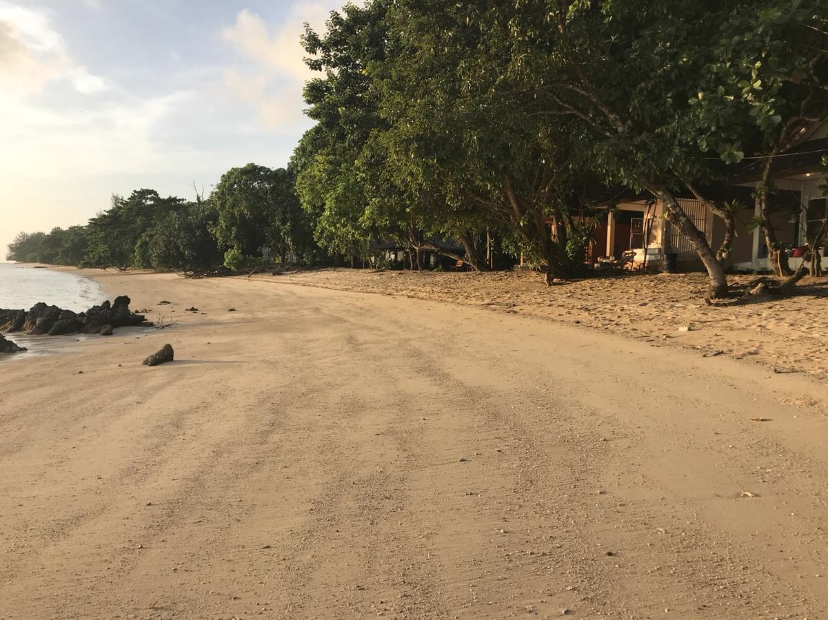 Paradise Beachfront Bungalows Koh Kradan Bagian luar foto