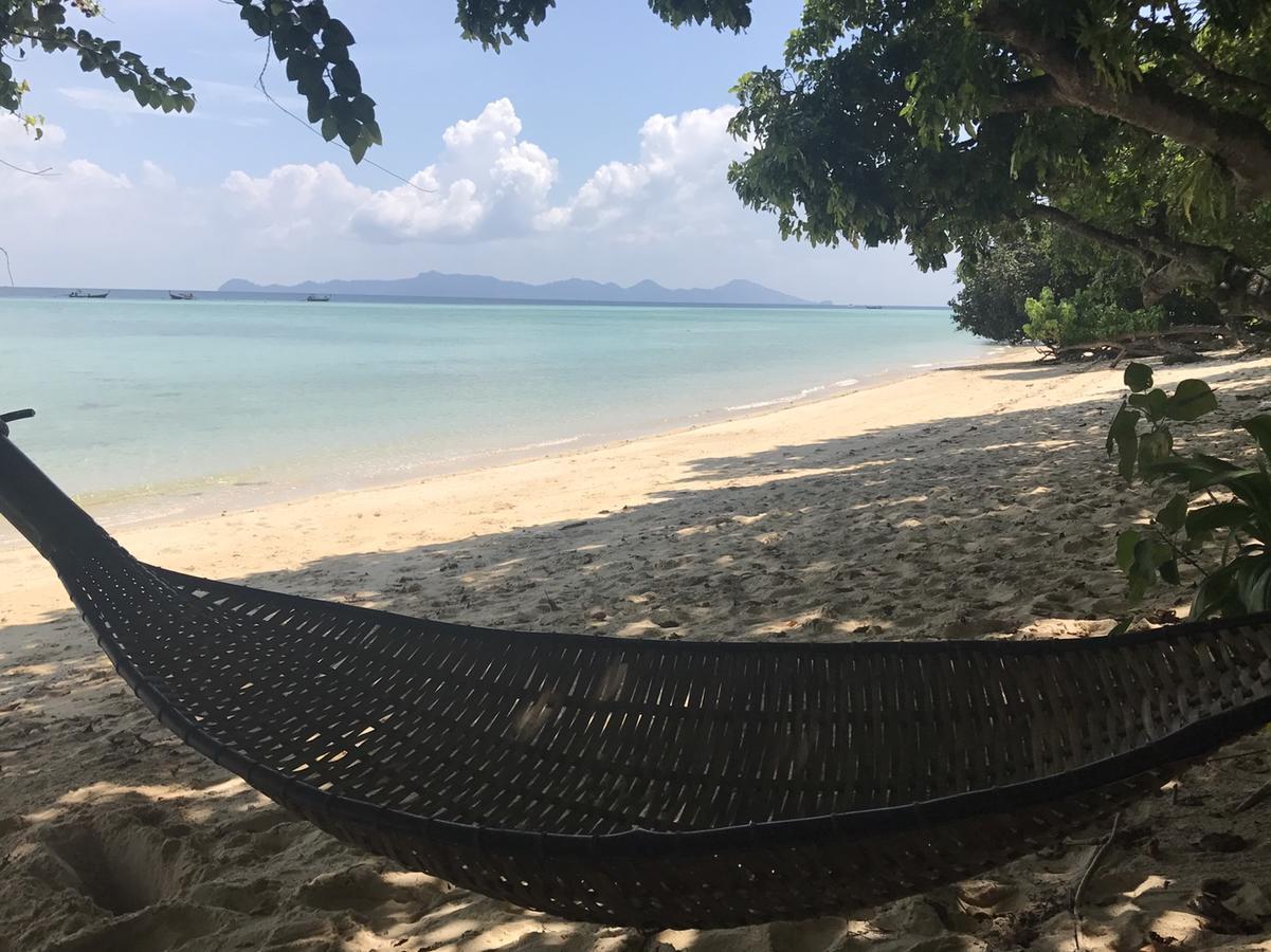 Paradise Beachfront Bungalows Koh Kradan Bagian luar foto