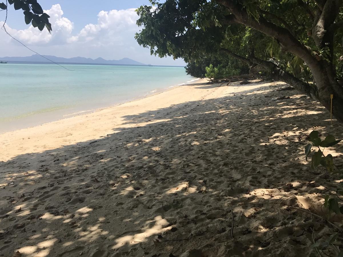 Paradise Beachfront Bungalows Koh Kradan Bagian luar foto